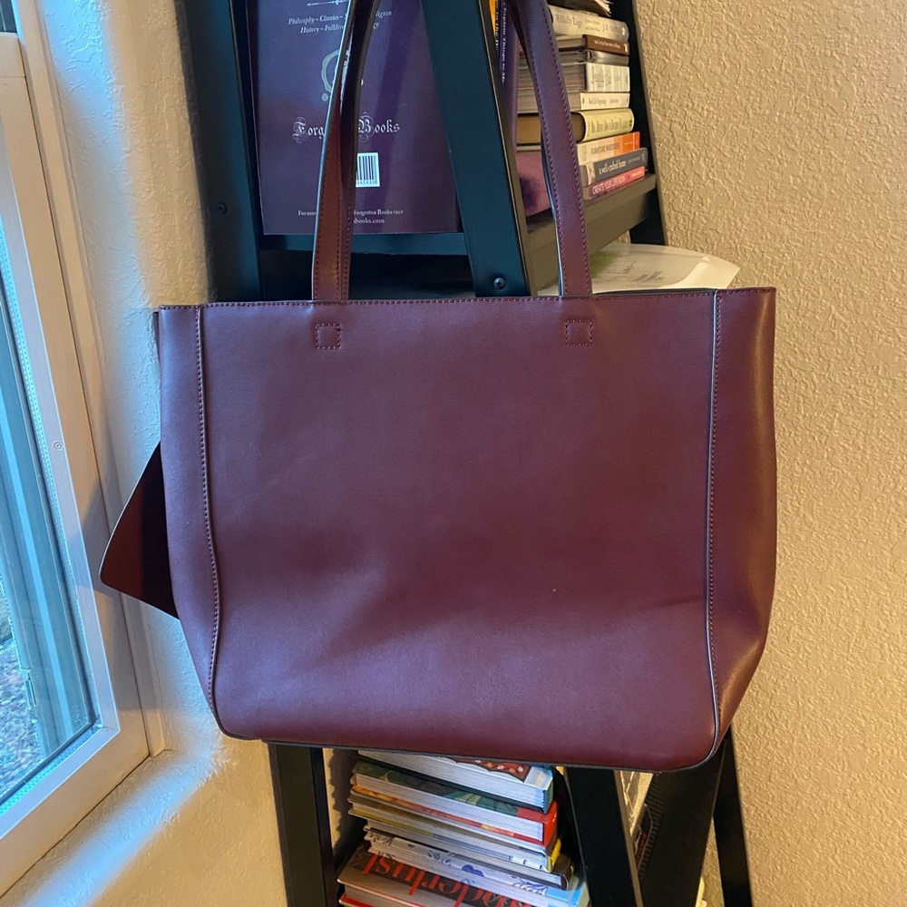 Perfect condition Karl Lagerfeld burgundy bag - Picture 4 of 5